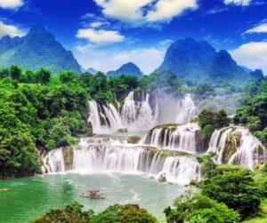 Top 15 Most Beautiful and Famous Waterfalls in the world