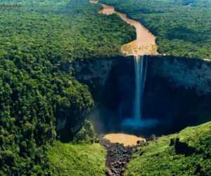 Top 15 Most Beautiful and Famous Waterfalls in the world