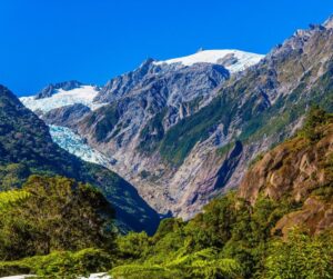 Explore 15 Famous Tourist Places In New Zealand